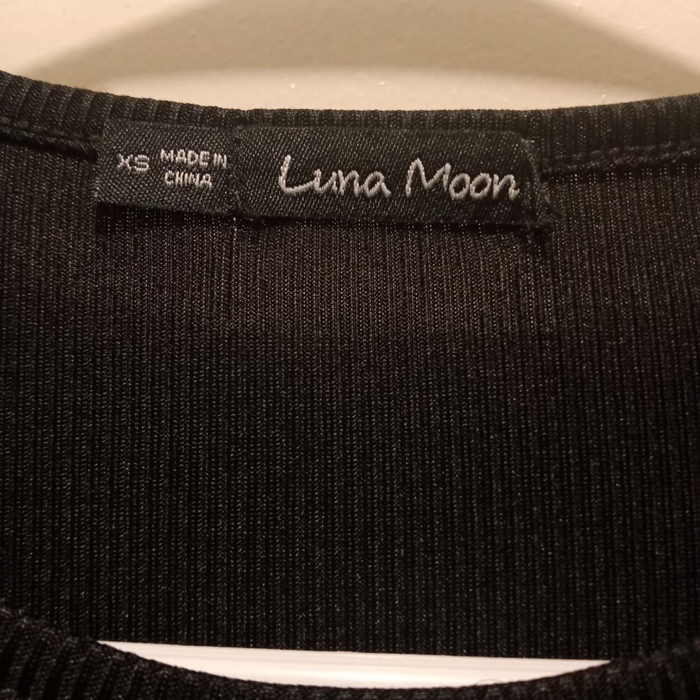 XS Black top - Picture 2 of 2